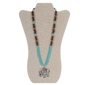 Collar Turquesa Con Cuentas De Madera Y Dije Elefante