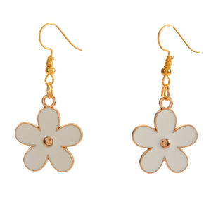 Aretes Con Dijes De Flores Blancas