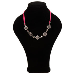 Collar De Cordón Fiusha Y Dijes De Timón
