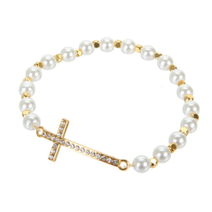 Pulsera Con Perlas Blancas Y Cruz Con Piedra