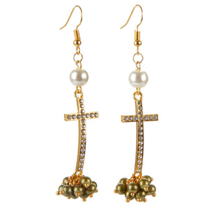 Aretes Con Cruz Y Engarces De Perlas