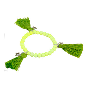 Pulsera Verde Con Borlas Y Estrellas
