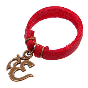 Anillo Cordon Imitacion Piel Rojo Con Dije Om