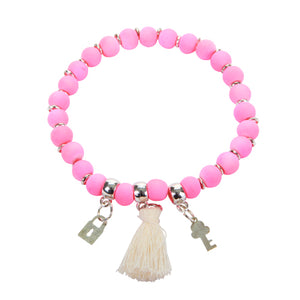 Pulsera De Cuenta Caucho Rosa Con Borla Y Dijes Plata