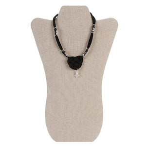 Collar De Cordón Negro Tejido Corazón
