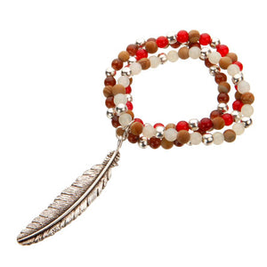 Pulsera Triple Café-Rojo-Blanco Con Dije Pluma